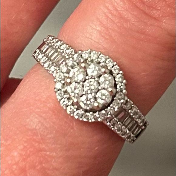 Diamond ring 10k white gold - Picture 2 of 5